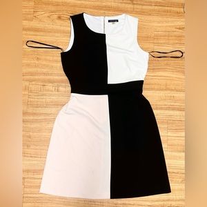 NWOT Tommy Hilfiger Sleeveless Dress with Gold accents